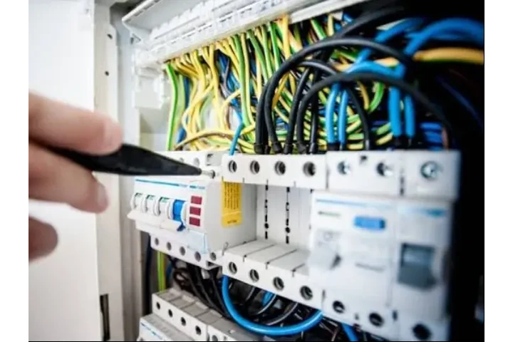 ¡ELECTRICISTAS EXPERTOS! image 5