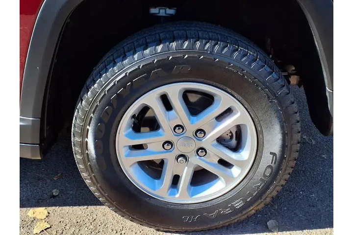 $23400 : Jeep Grand Cherokee 2023 4x2 image 9