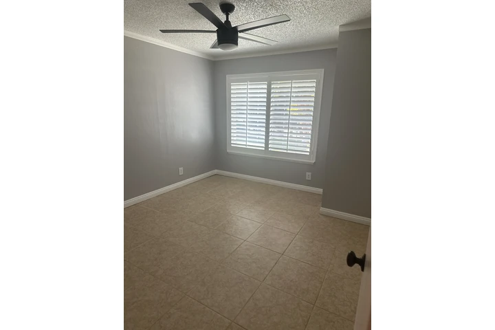 $850 : RECÁMARA DE RENTA PARA MUJER image 1