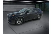$33588 : Toyota Highlander 2023 XLE 4 thumbnail