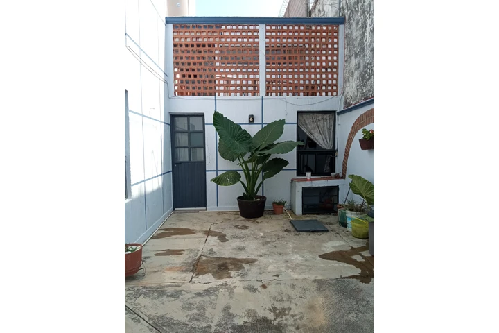 $2500 : Se rentan cuartos solo mujeres image 6