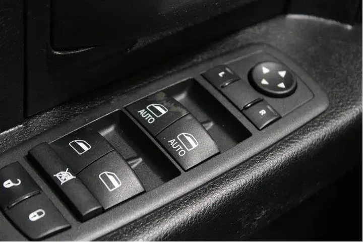 $29938 : Ram 1500 Classic 2022 4x2 Tr image 4