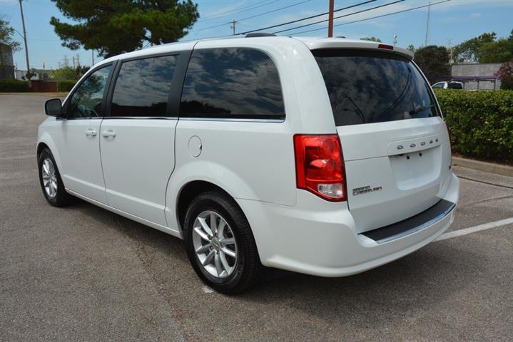 2018 Grand Caravan SXT image 10