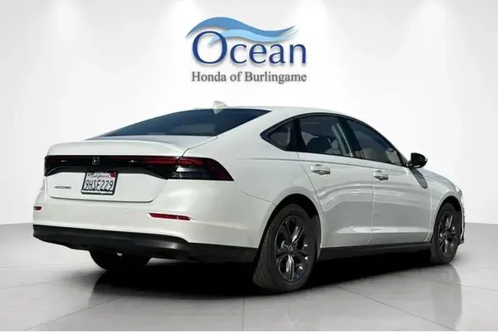 $24491 : Honda Accord 2023 EX 4dr Sed image 4