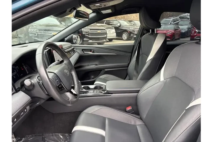 $29888 : Toyota Camry 2025 SE 4dr Sed image 9