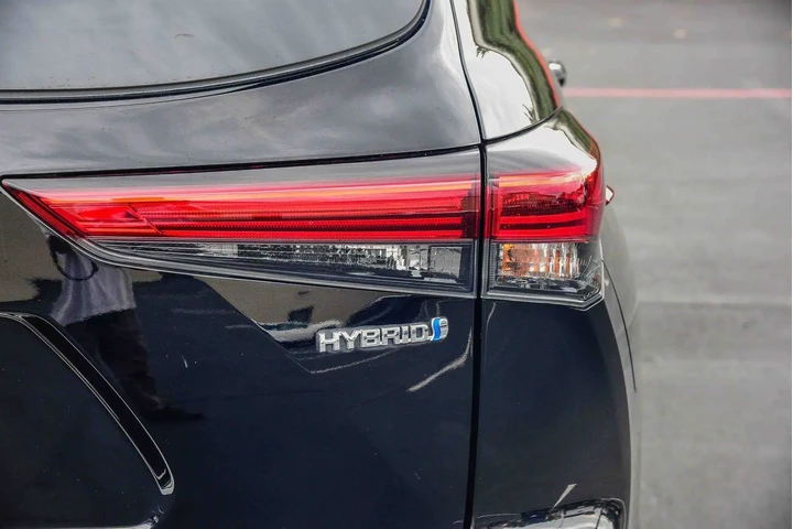 $34945 : Toyota Highlander Hybrid 202 image 8