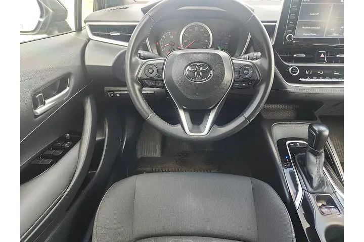 $20990 : Toyota Corolla Hatchback 202 image 9