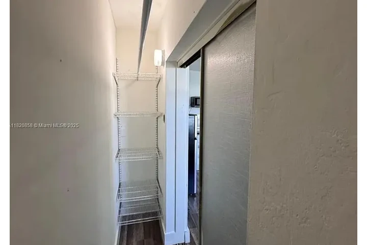 $1300 : For Rent in Miami Florida image 2