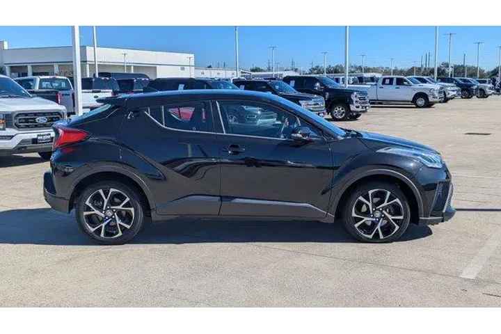 $16995 : Toyota C-HR 2020 XLE 4dr Cro image 2
