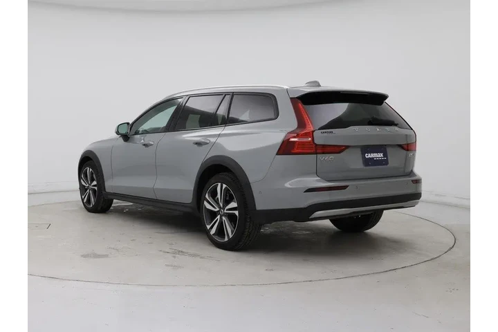 $38998 : Volvo V60 Cross Country 2025 image 2