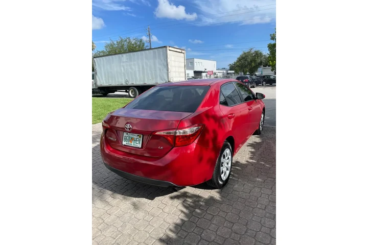 $8900 : Toyota Corolla 2017 image 4