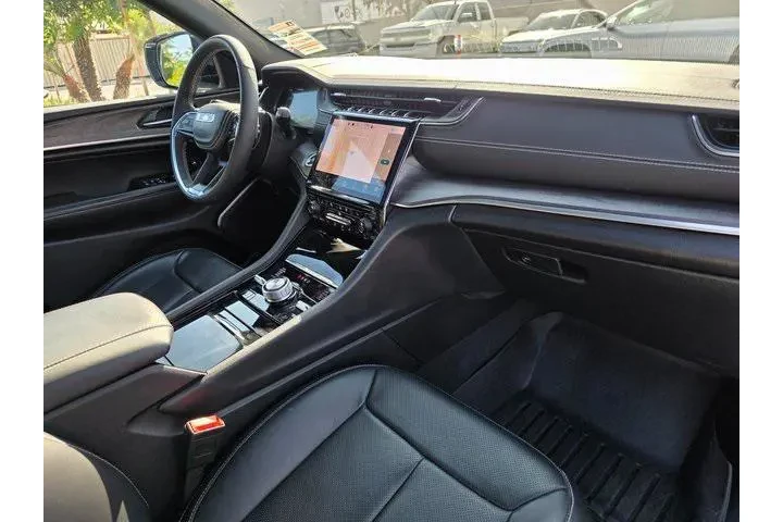 $37500 : Jeep Grand Cherokee 2023 4x4 image 9