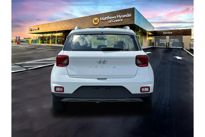 $21990 : Hyundai VENUE 2025 SEL 4dr C image 6
