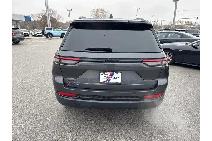 $27990 : Jeep Grand Cherokee 2022 4x4 image 4