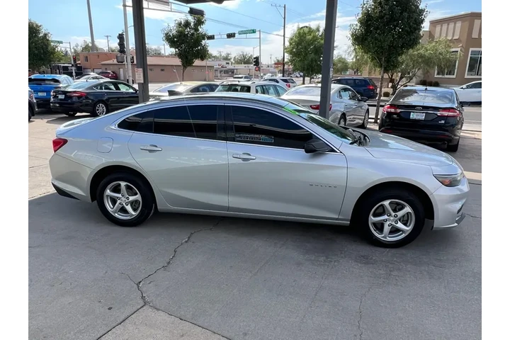 2018 Malibu LS image 4