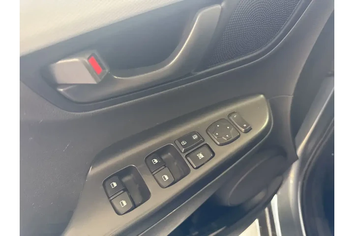 $14799 : Hyundai KONA 2021 AWD SE 4dr image 8
