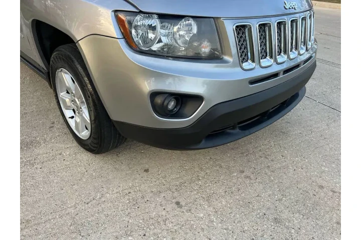 $7997 : 2017 Compass Latitude image 10