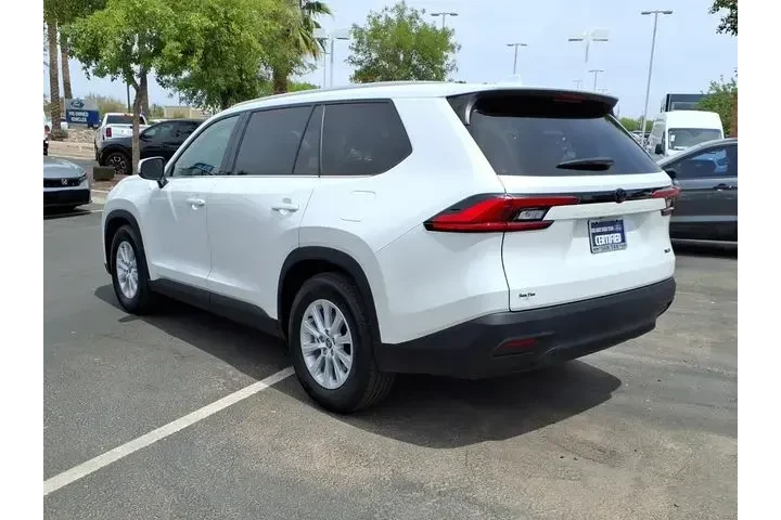 $39490 : Toyota Grand Highlander 2024 image 6