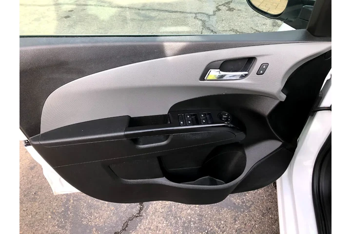$10990 : 2018 Sonic LT Auto Sedan image 9