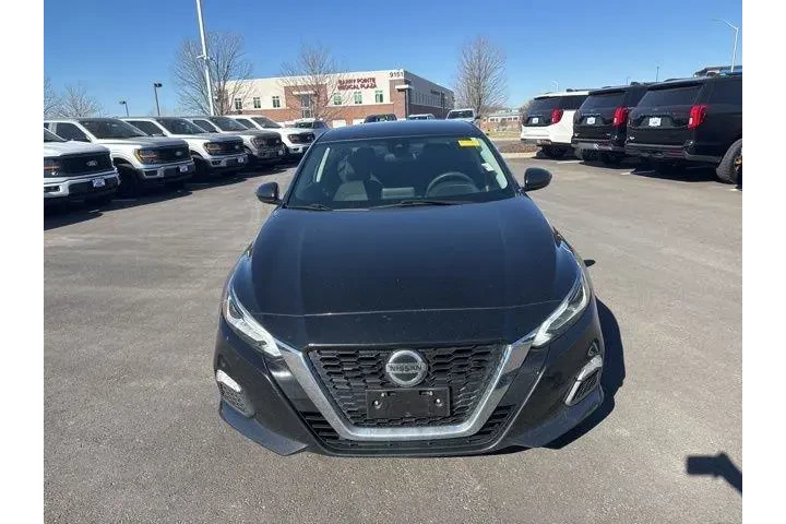 $15000 : Nissan Altima 2021 2.5 SV 4d image 2