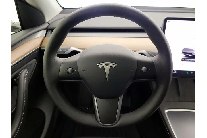 $39998 : Tesla Model Y 2023 AWD Long image 10