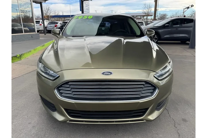2013 Fusion SE image 2