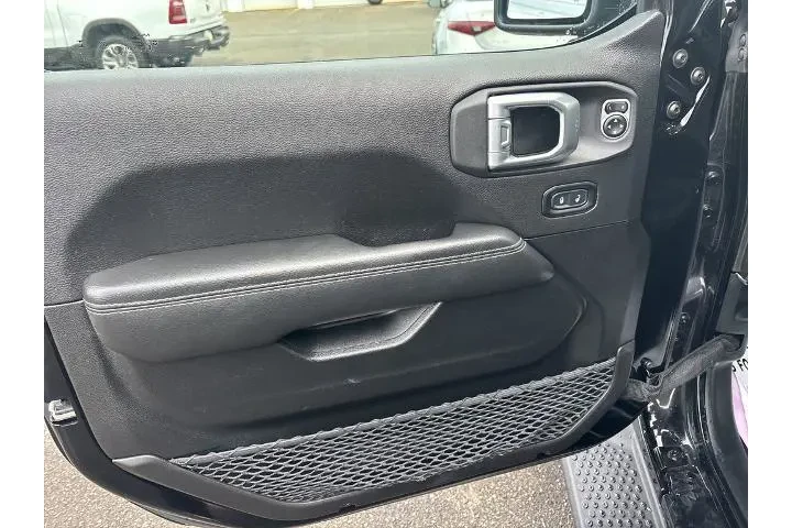 $33890 : Jeep Wrangler Unlimited 2022 image 10