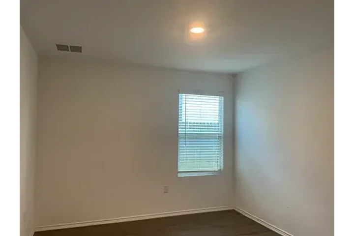$1300 : Affordable Apartments image 3