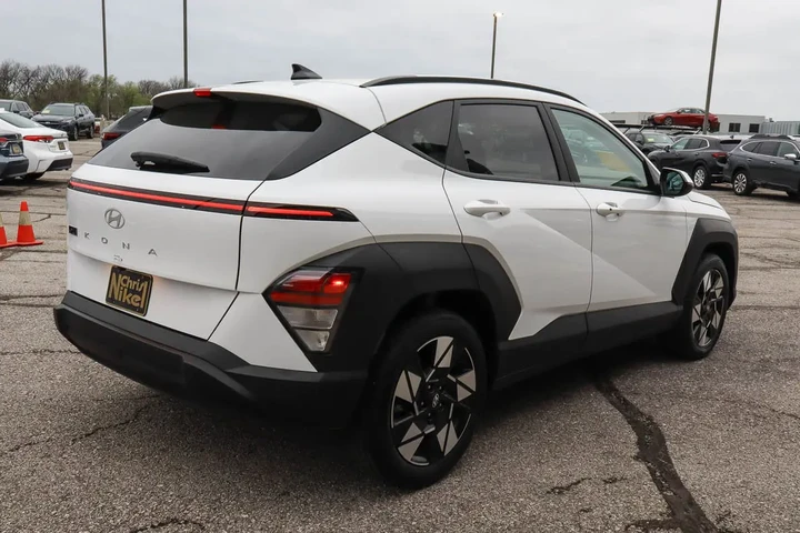 $21788 : 2025 Kona SEL FWD image 4