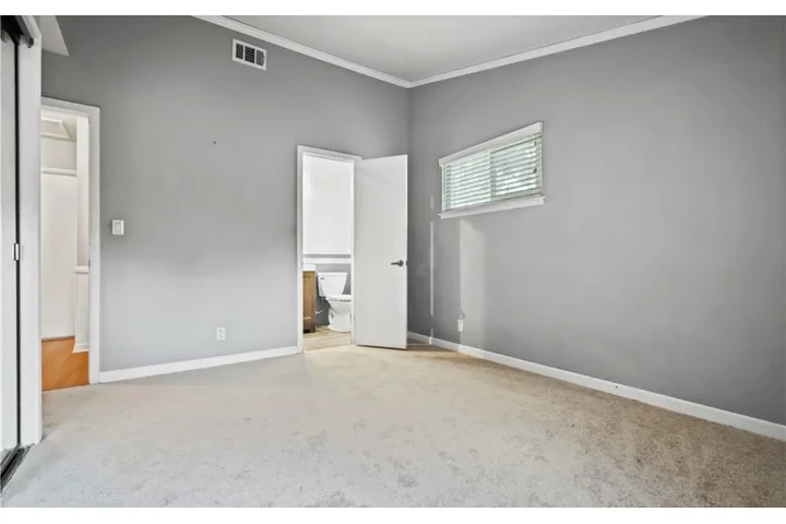 $2495 : 3 Bed 2 Bath in Inglewood image 6