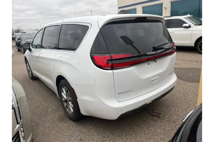 $39995 : Chrysler Pacifica 2026 Limit image 10