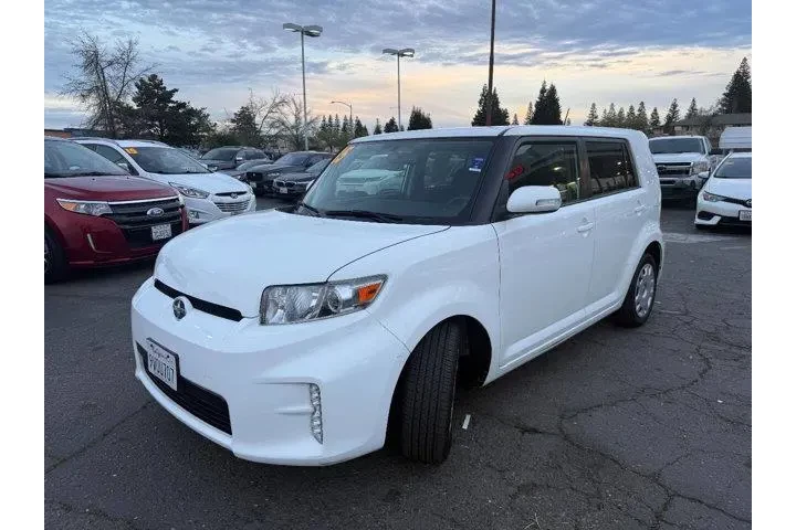 $13889 : Scion xB 2015 4dr Wagon 5M image 3