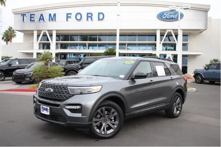 $27345 : Ford Explorer 2023 AWD XLT 4 image 2