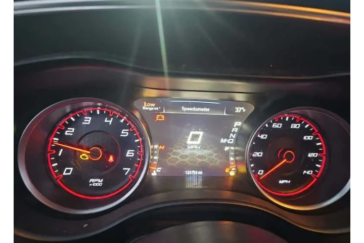 2015 Charger SE image 3