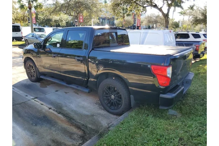 $17995 : Nissan Titan 2018 4x2 SV 4dr image 4