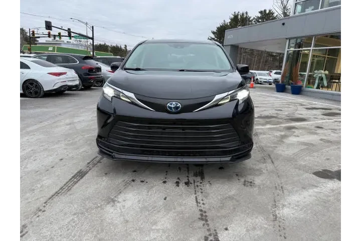 $35999 : 2024 Sienna LE 8-Passenger image 3