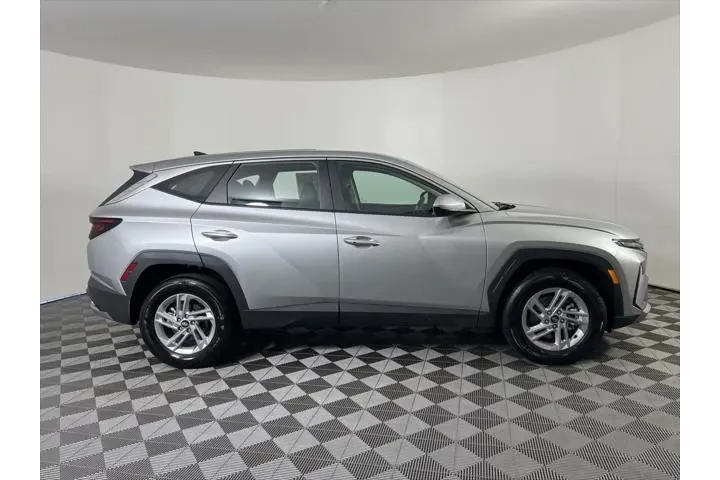 $27905 : Hyundai TUCSON 2025 AWD SE 4 image 7