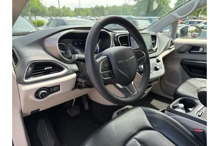 $24554 : Chrysler Pacifica Plug-In Hy image 10