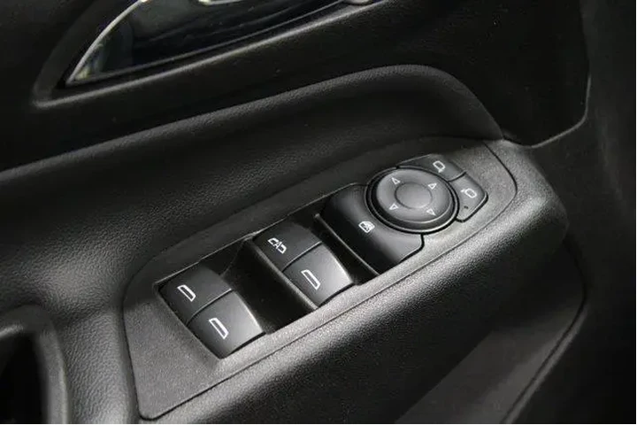 $18917 : Chevrolet Equinox 2023 LT 4d image 4