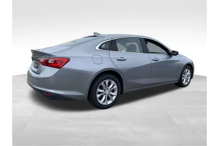 $16785 : Chevrolet Malibu 2024 LT 4dr image 4