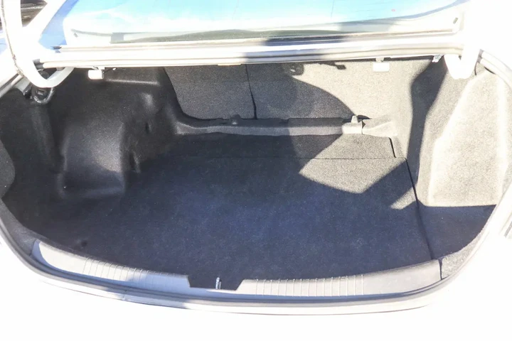 $16988 : 2024 Malibu LT image 9