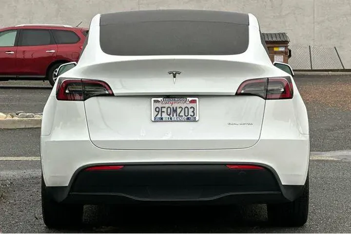 $28914 : Tesla Model Y 2023 AWD 4dr C image 8