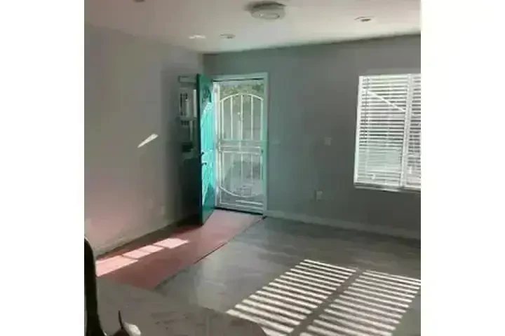 RENTO CASA DE ATRÁS📍 image 4