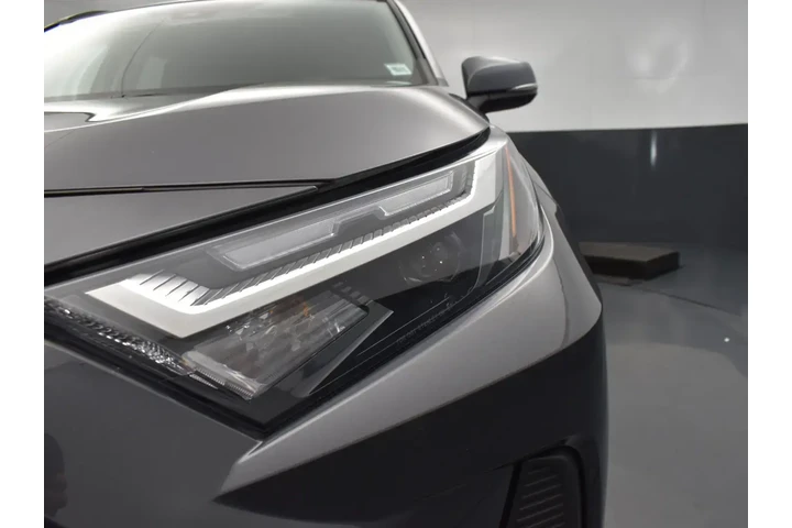 $23995 : Toyota RAV4 2023 AWD XLE 4dr image 5