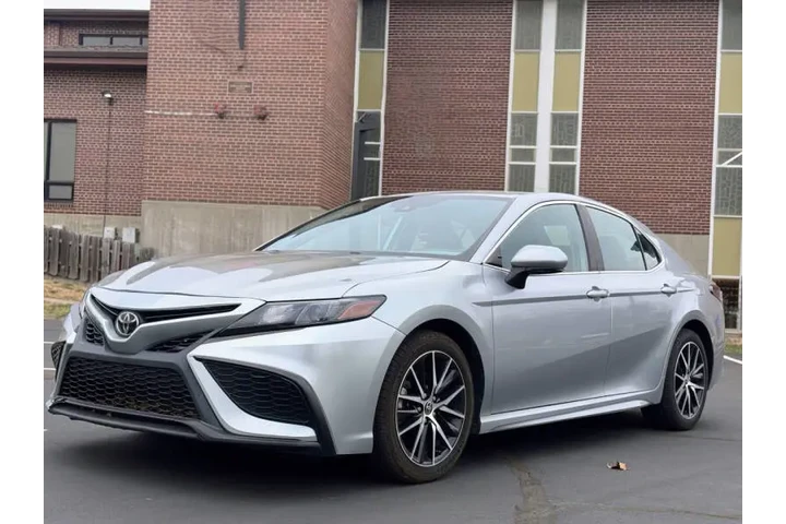 $20999 : 2022 Camry SE image 1