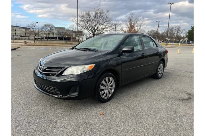 $8900 : 2013 Corolla LE image 3