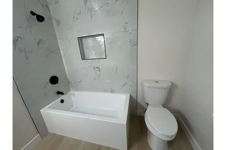 $2000 : MOVE IN READY for Long Beach🏖 image 5