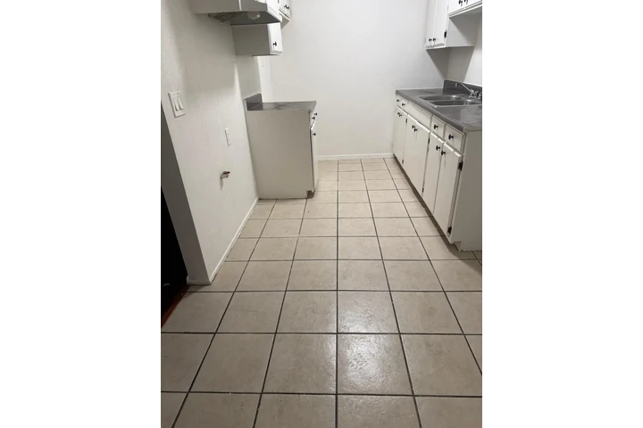 $1800 : Apartamentos listos YA!! image 3