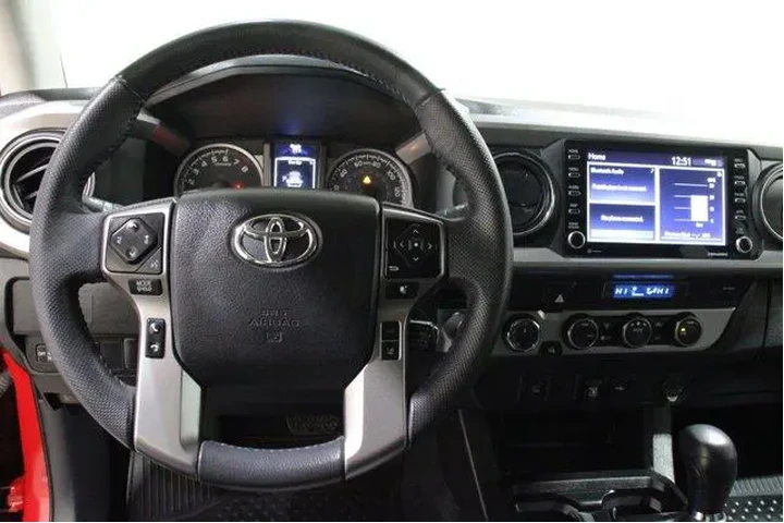 $38482 : Toyota Tacoma 2023 4x4 SR5 V image 8