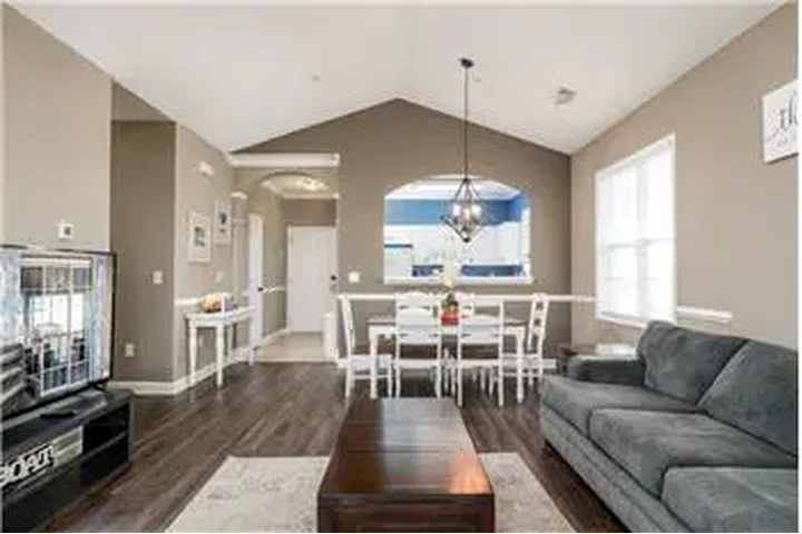 $1800 : Rental property with 2 bedro image 4